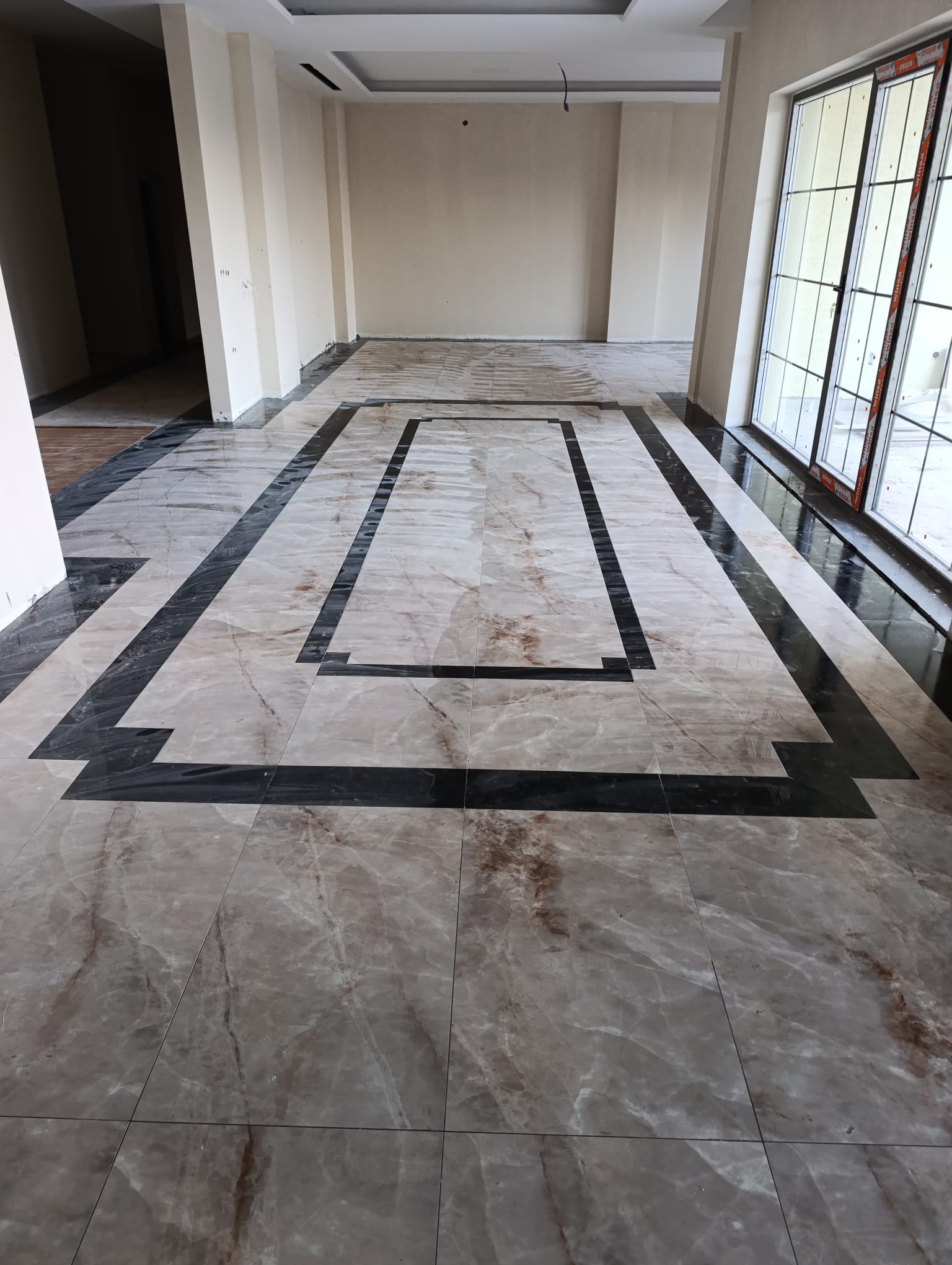 Yer seramiği döşeme